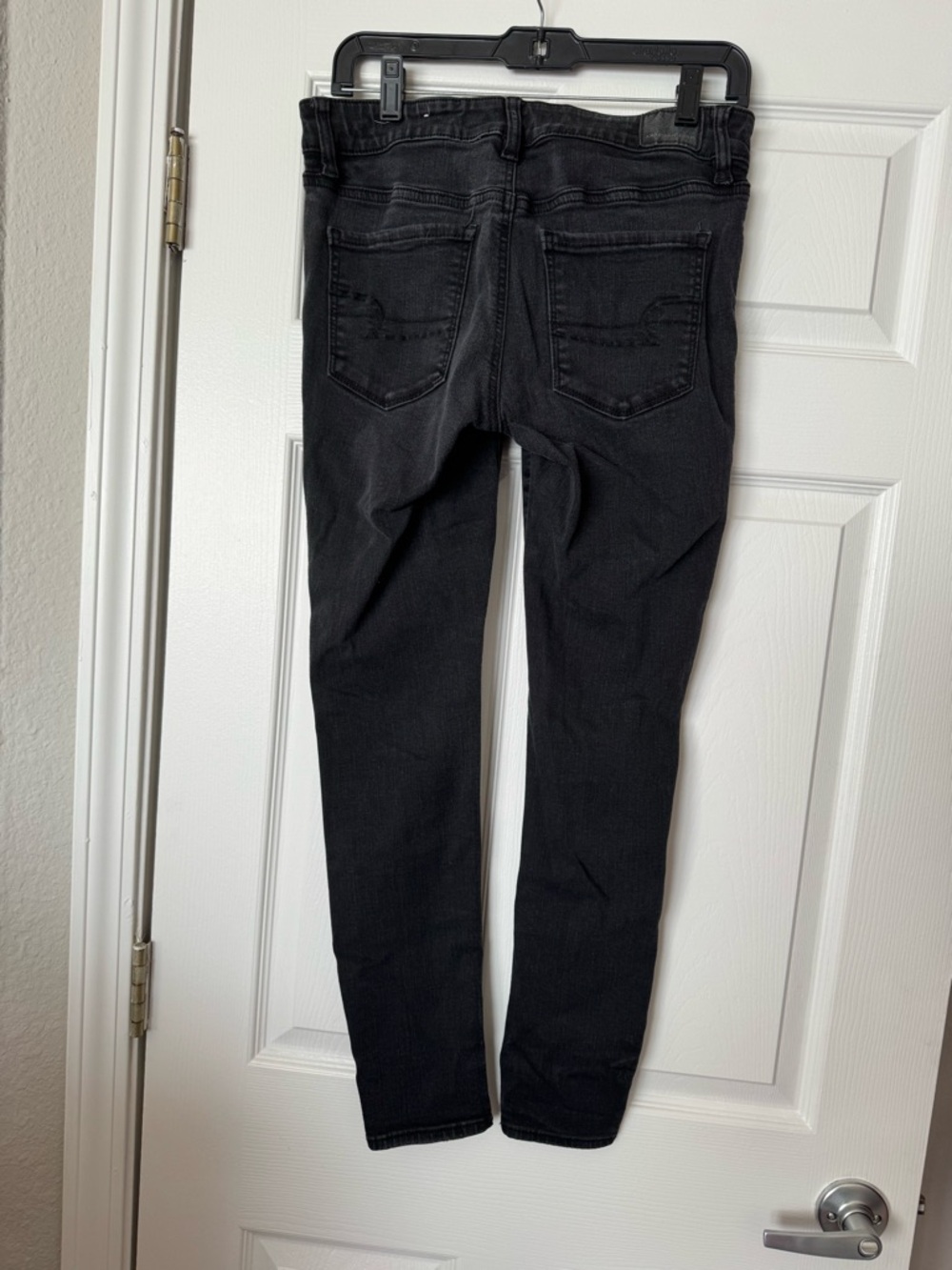 American Eagle Outfitters Black Ripped Skinny Jeans Size 8 - Picture 2 of 4